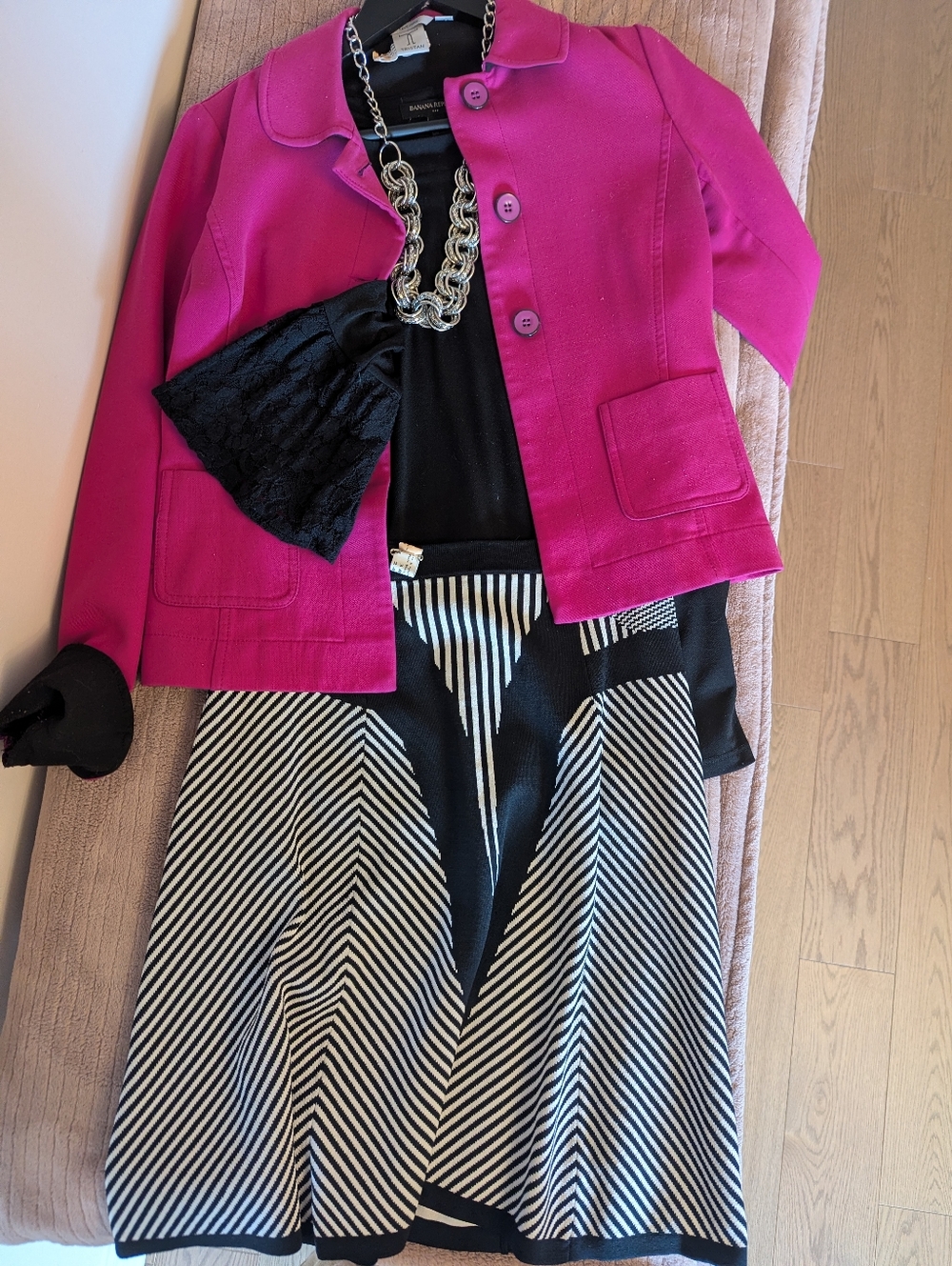 Women's Capsule - Magenta And Black  ( Tristan, Banana Republic...)